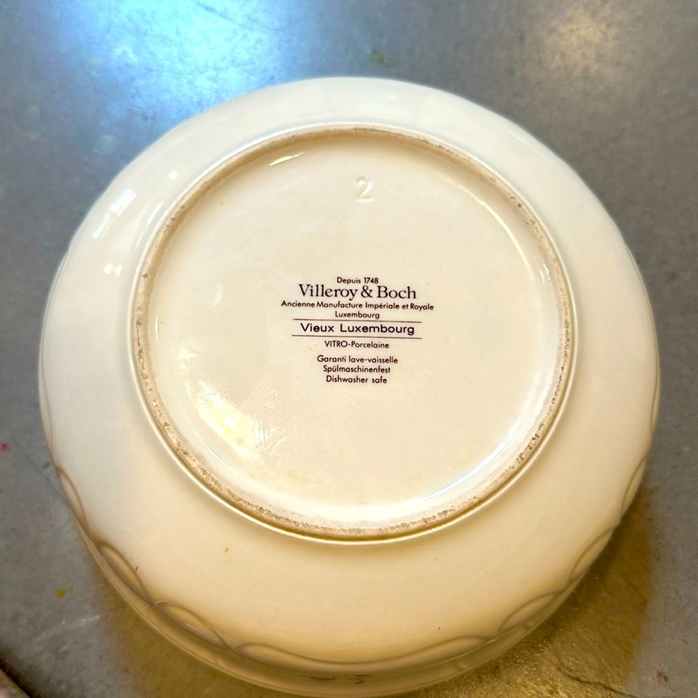Excellent used condition. No chips or cracks. Beautiful bowl.
